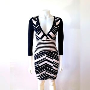 𝅺Bebe Black Label Bodycon 3/4 length Sleeve Dress Size Small